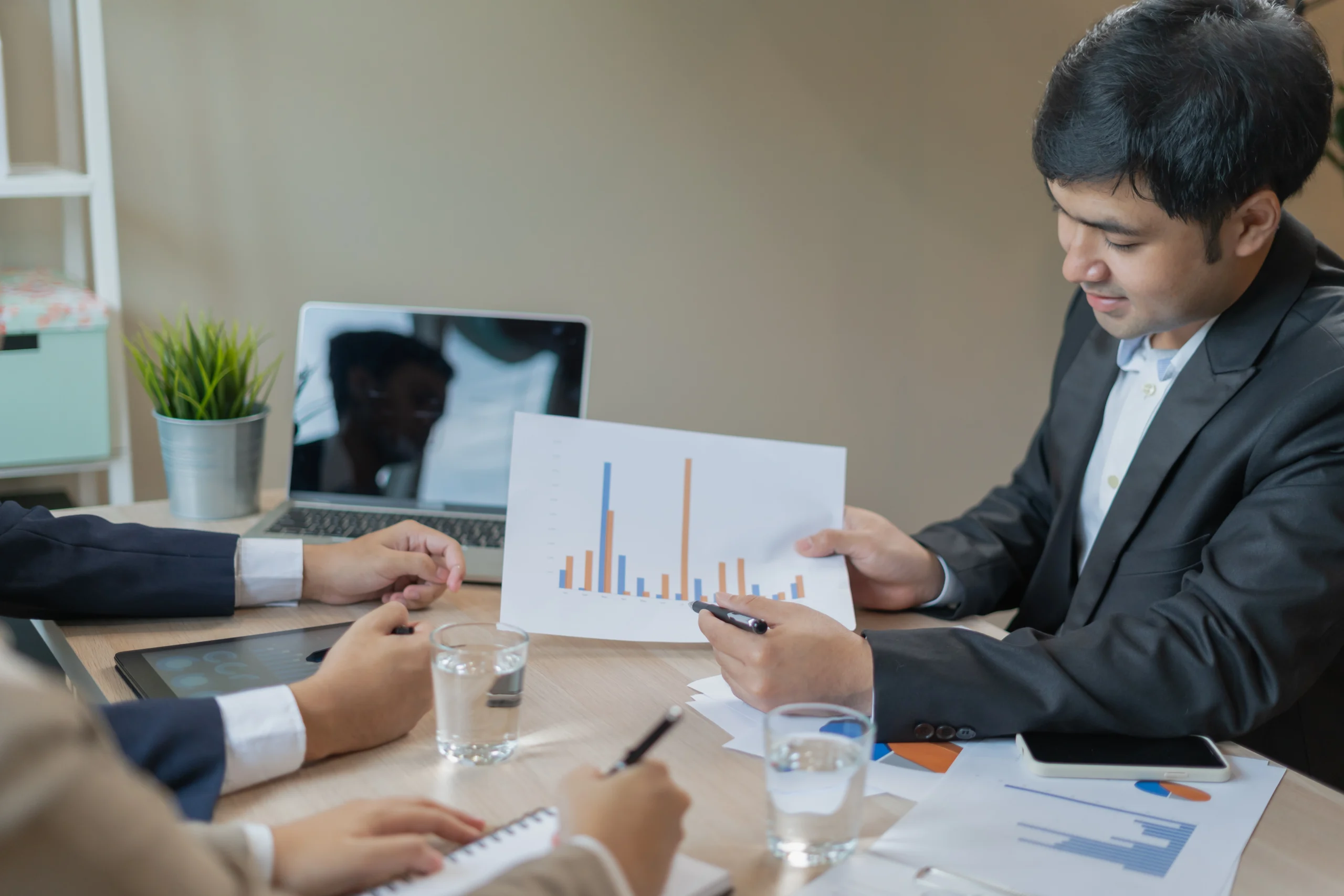 Kontinuierliches Monitoring von Kennzahlen und digitaler Performance
