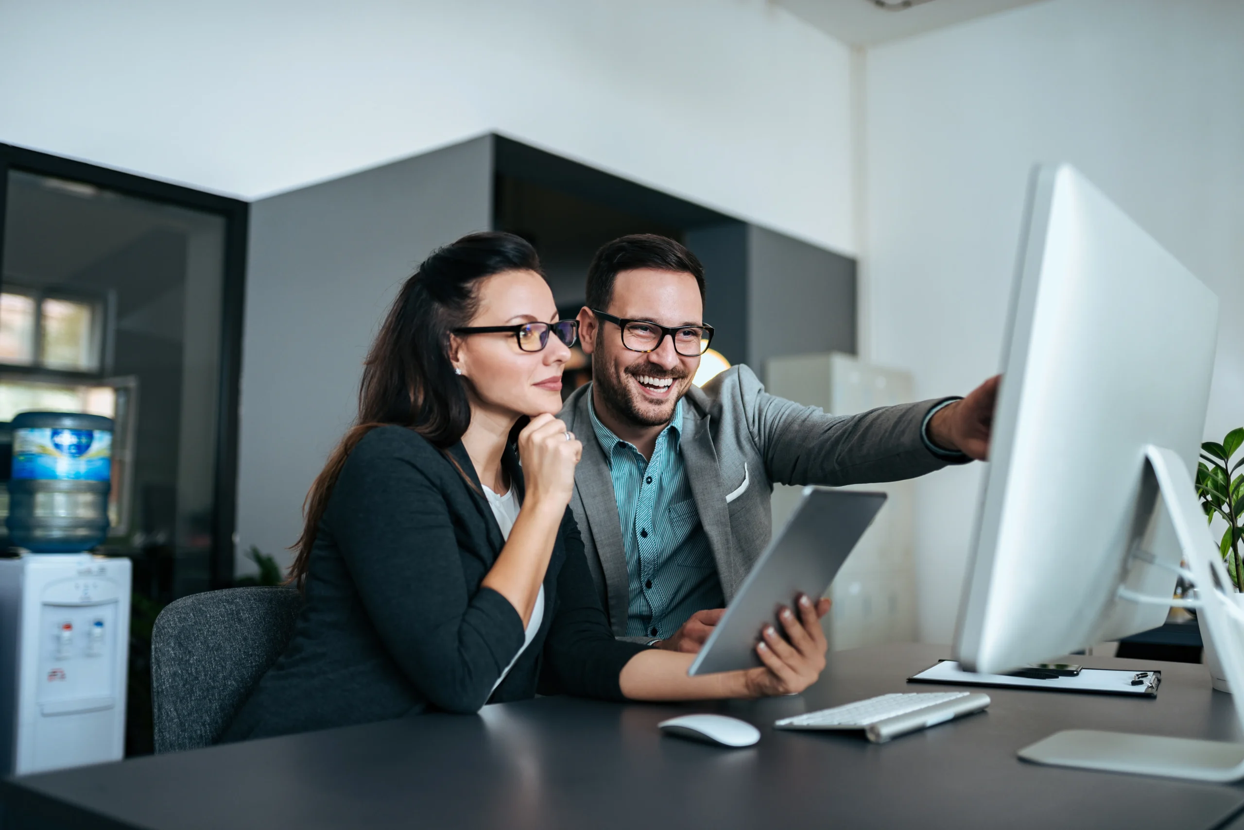 SEO Spezialist berät Kunden zur Suchmaschinenoptimierung